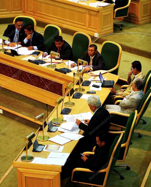 PERSIDANGAN DEWAN UNDANGAN NEGERI