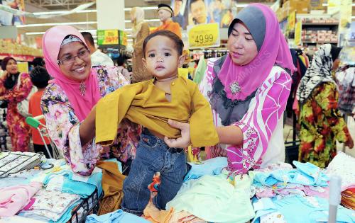 TR02_15082012_PAKAIAN_RAYA