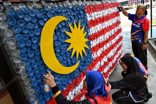JALUR GEMILANG DARI BOTOL TERPAKAI