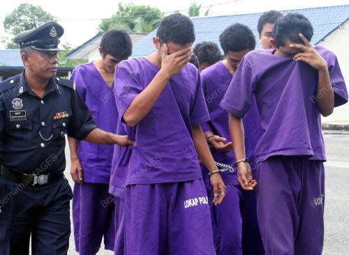 PECAH RUMAH