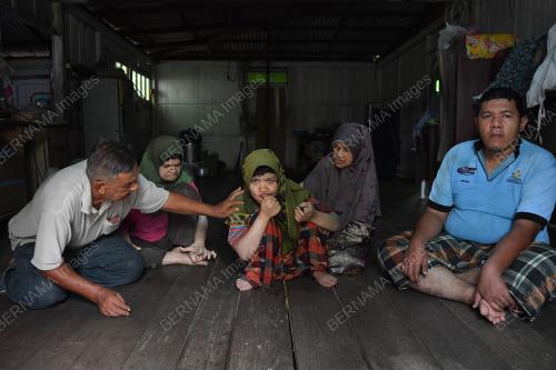 SUAMI ISTERI CEKAL MENJAGA TIGA ANAK OKU