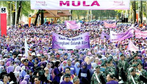 TR02_17032013_PURPLE_WALK