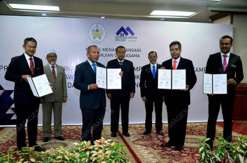 DATUK SERI DR AHMAD SAMSURI MOKHTAR