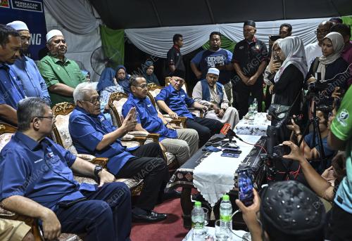 DATUK SERI HAMZAH ZAINUDDIN