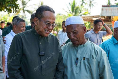 DATUK SERI DR AHMAD SAMSURI MOKHTAR