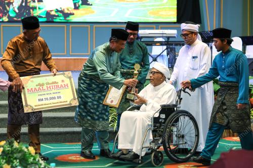 DATUK SERI DR AHMAD SAMSURI MOKHTAR