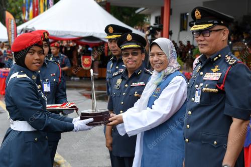 ZURAIDA KAMARUDDIN