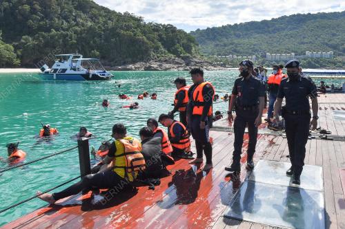 INDUSTRI PELANCONGAN TERENGGANU