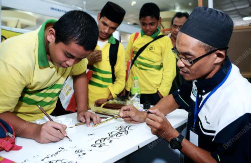 TR02_18102012_KARNIVAL_JAWI