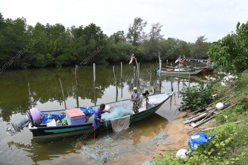 KEHIDUPAN HARIAN: NELAYAN PANTAI