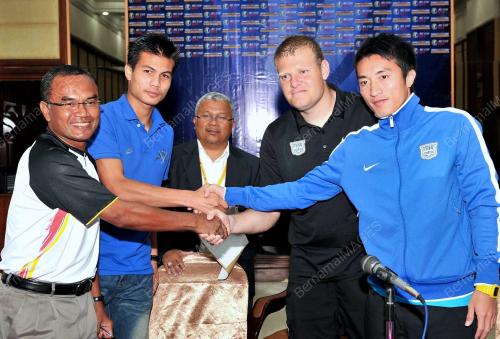 TR02_19032012_PIALA_AFC