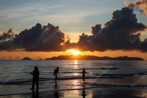 PEMANDANGAN MATAHARI TERBIT