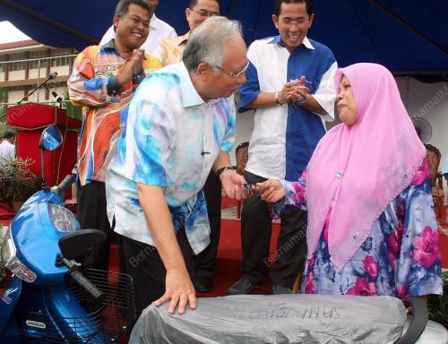 MOHD NAJIB TUN ABDUL RAZAK