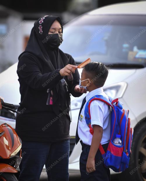 HARI PERTAMA SEKOLAH