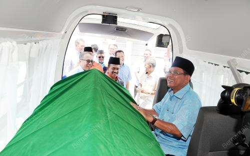 TR02_21042015_VAN_JENAZAH