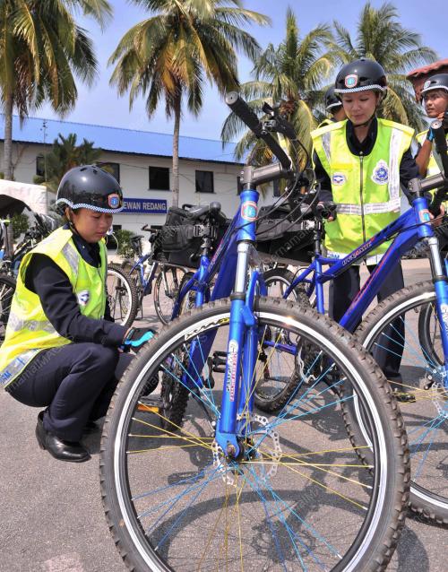 TR02_21052012_POLIS_PELANCONG