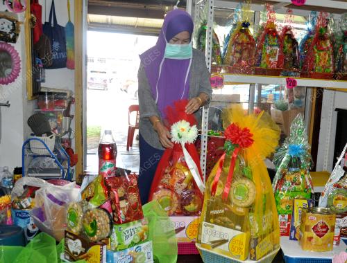 BISKUT RAYA NR HANA