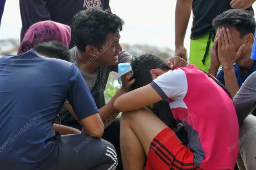 DUA REMAJA LEMAS