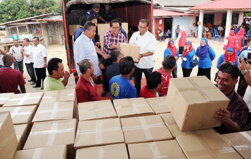 TR02_22012015_BANTUAN_BANJIR