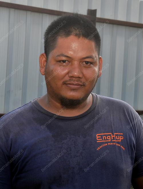 NIK SUHAIRI AZLAN