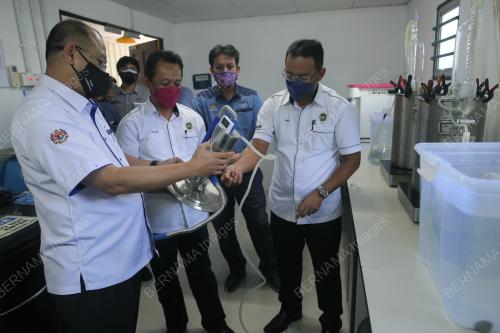 DATUK AHMAD AMZAD HASHIM