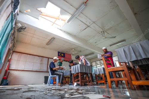 SEKOLAH ROSAK AKIBAT RIBUT