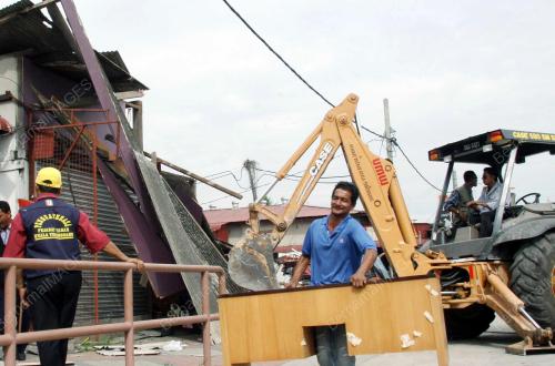 OPERASI ROBOH KEDAI