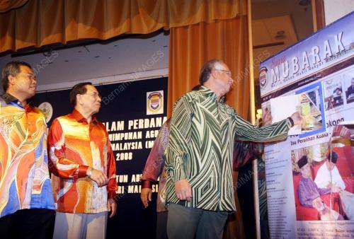 MOHD NAJIB TUN ABDUL RAZAK