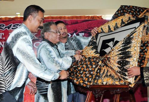 FESTIVAL SONGKET BATIK DAN KRAF