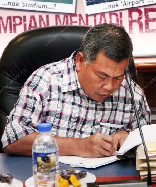 TR02_26012011_MESYUARAT_UMNO