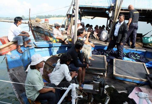 APMM TAHAN NELAYAN VIETNAM