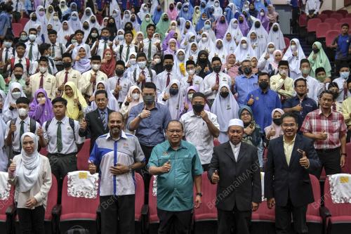 DATUK AHMAD AMZAD HASHIM
