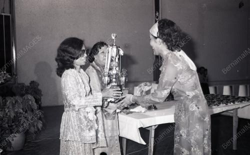 HARI WANITA