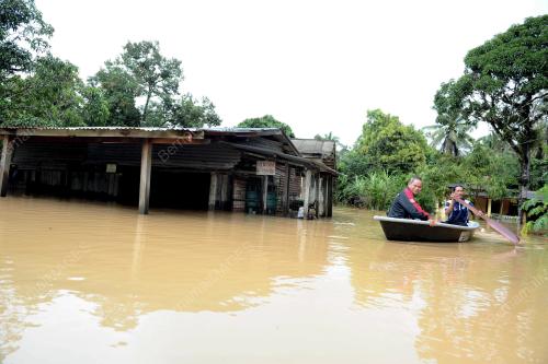 TR02_26122012_DUNGUN_BANJIR
