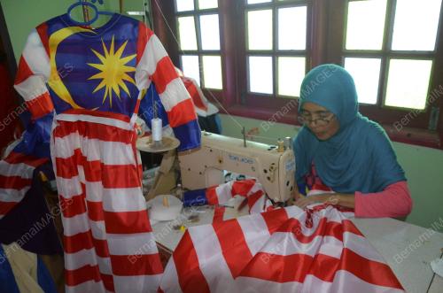TR02_27082018_BAJU_JALUR_GEMILANG