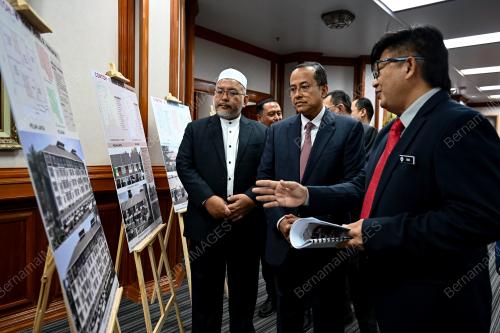 DATUK SERI DR AHMAD SAMSURI MOKHTAR