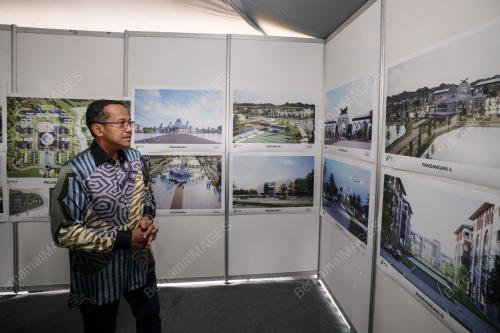 DATUK SERI DR AHMAD SAMSURI MOKHTAR