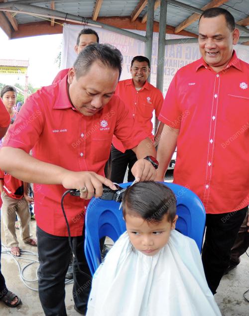 TR02_27122016_GUNTING_RAMBUT