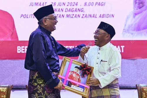 DATUK SERI DR SHAMSUL ANUAR NASARAH
