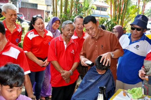 TR02_28122018_GUNTING_RAMBUT_PERCUMA
