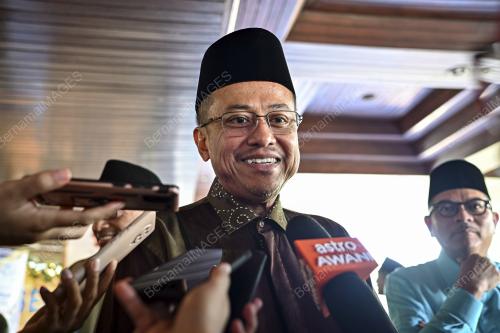 DATUK SERI DR AHMAD SAMSURI MOKHTAR