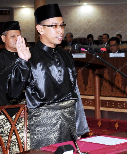 TR02_30092013_ANGKAT_SUMPAH