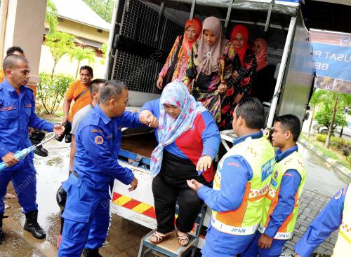 TR02_30112015_SIMULASI_BANJIR