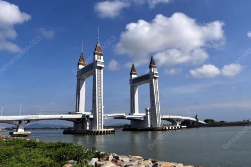 TR02_31052019_JAMBATAN_ANGKAT