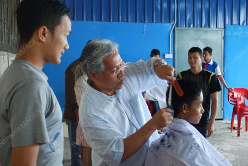 TR02_31122011_GUNTING_PERCUMA