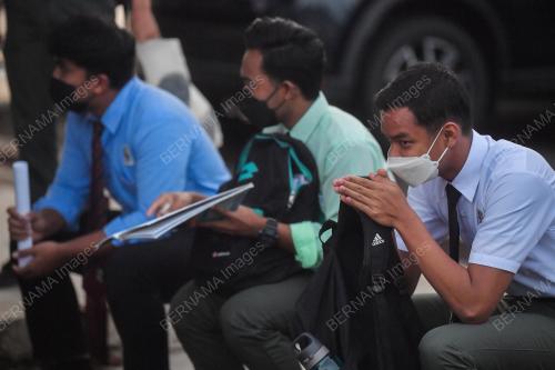 BANJIR SURUT, CALON MENDUDUKI SPM SEPERTI BIASA
