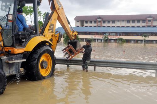 TR03_04012017_BANJIR_HULU
