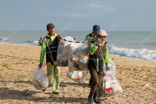 BERSIH PANTAI MONSUN TERENGGANU