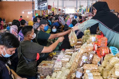 ORANG RAMAI SERBU PASAR BESAR KEDAI PAYANG