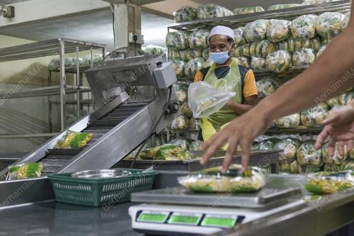 OPERASI PENGAUDITAN DAN PEMUTIHAN MINYAK MASAK PAKET